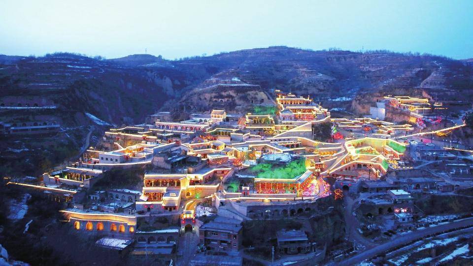 吕梁暖阳映照下的美丽风光