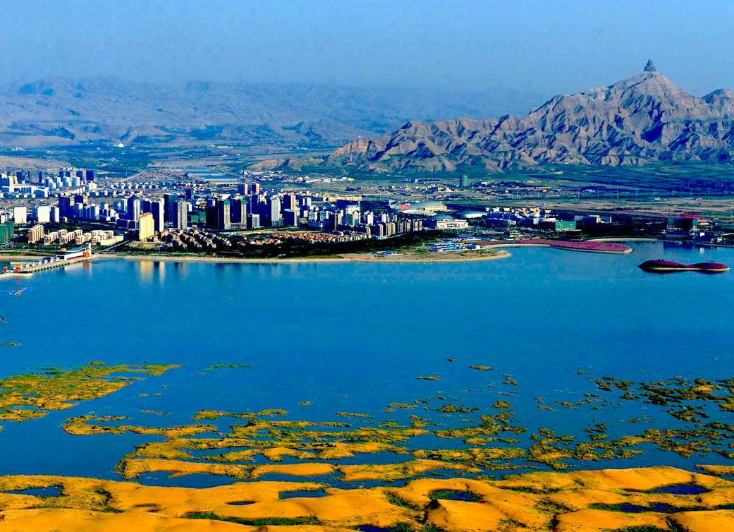 乌海,沙漠中的绿色奇迹之旅